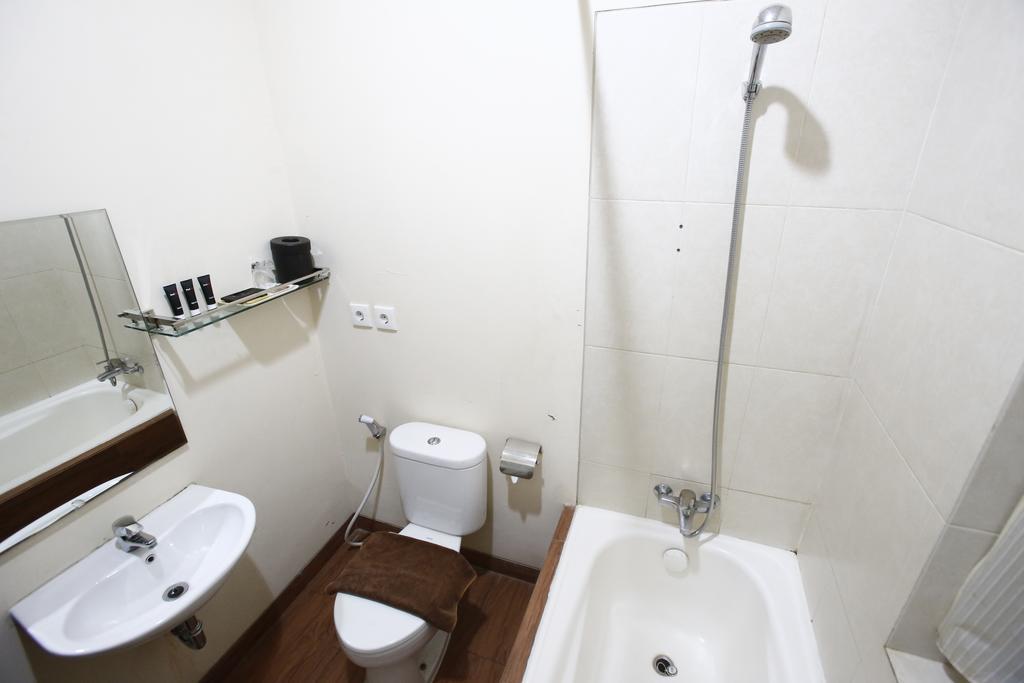 Reddoorz @ Menteng Jakarta Exterior foto
